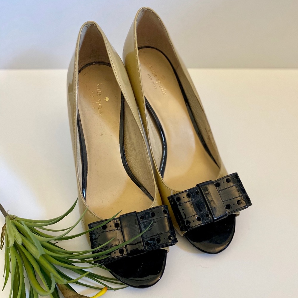 Kate Spade ♠️ Patent Tan & Black Heels with Bow